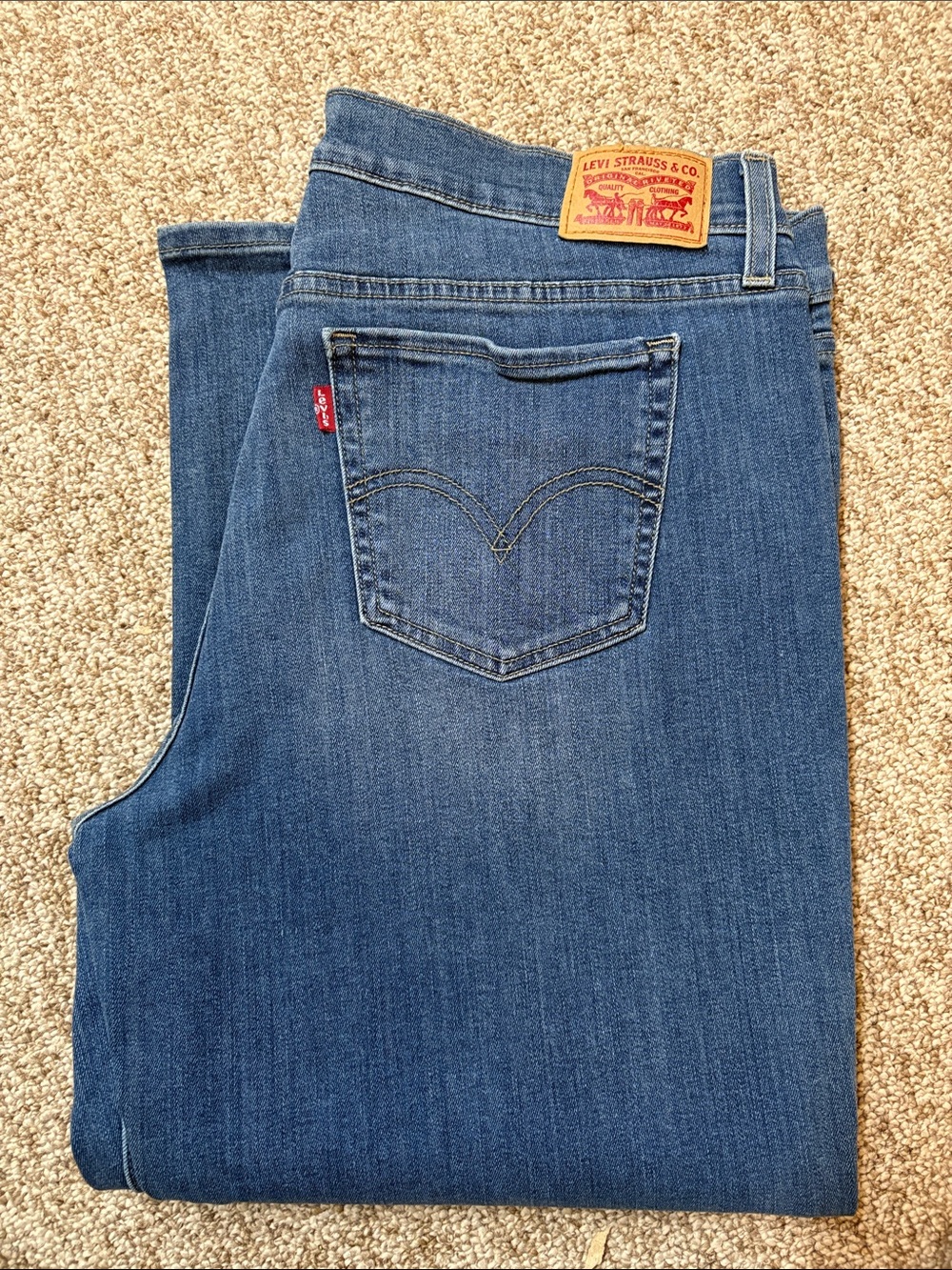 Levi’s cropped jeans